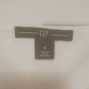 GAP White Summer Dress W Blue Floral Bottom W Pockets